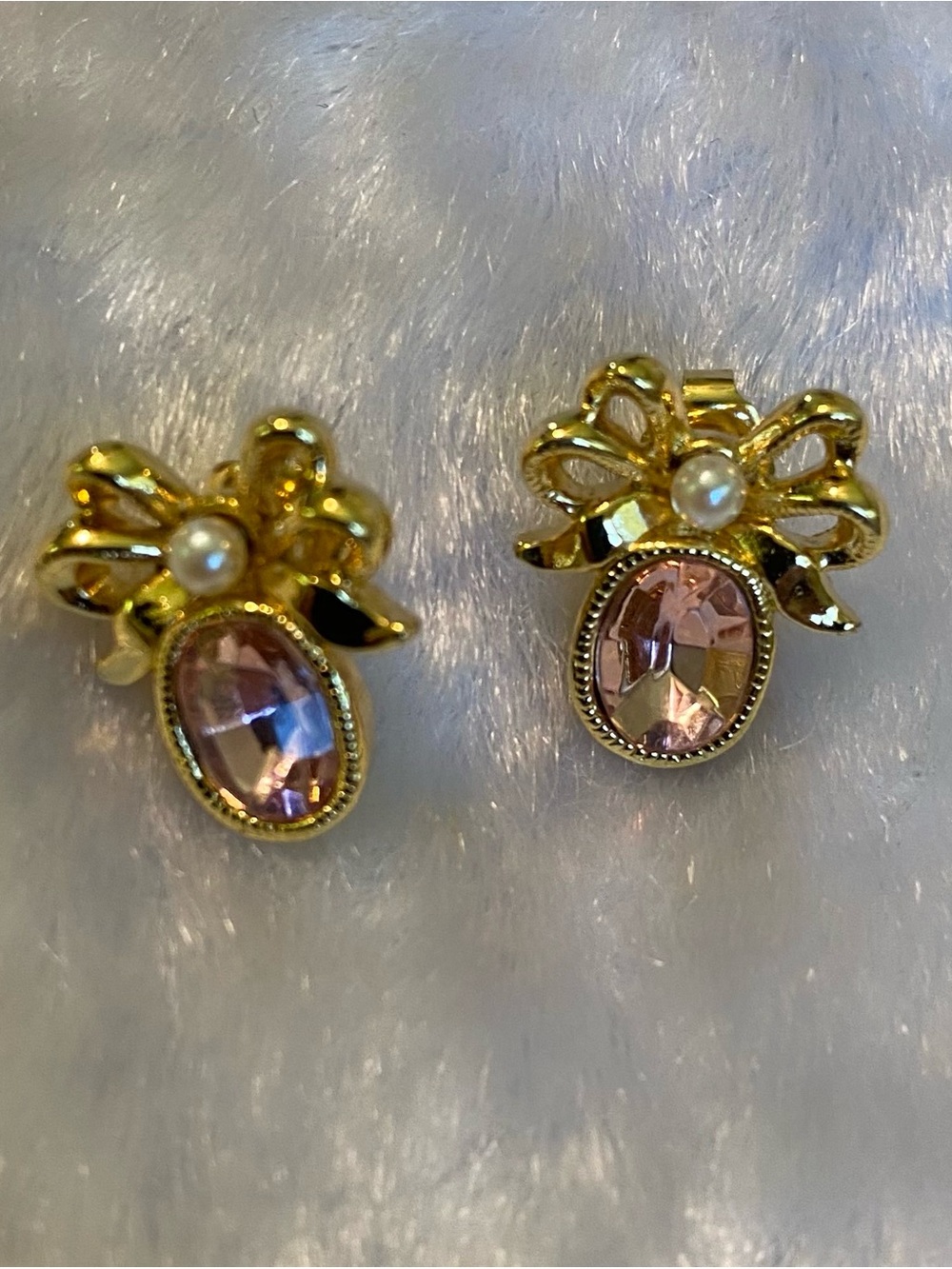 🍀VTG Avon 1996 "Pink Lace" Pierced Bow Rhinestone Earrings